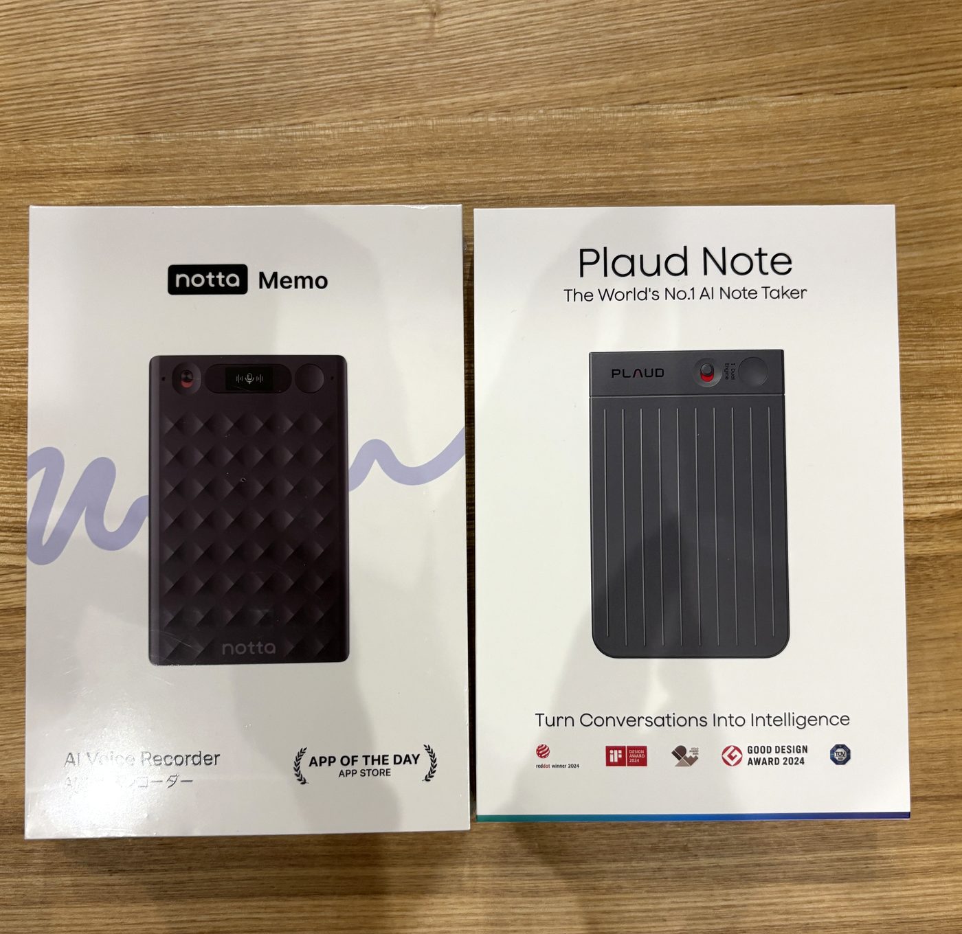Notta MemoとPLAUD Noteの化粧箱を並べたところ