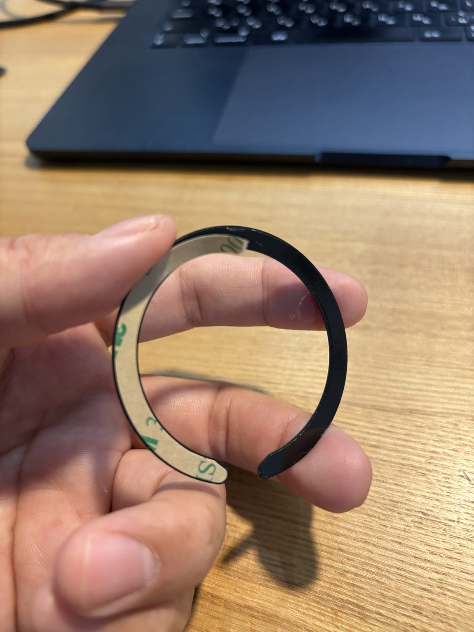 スマホ背面に貼るマグネット吸着リング